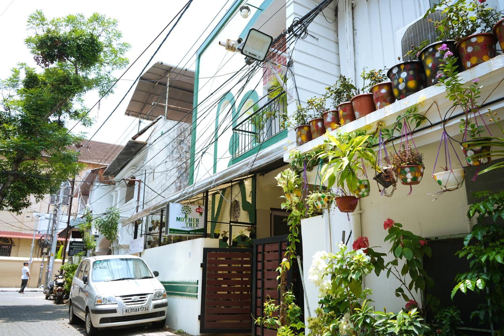 Mother Tree Inn Kochi Eksteriør bilde